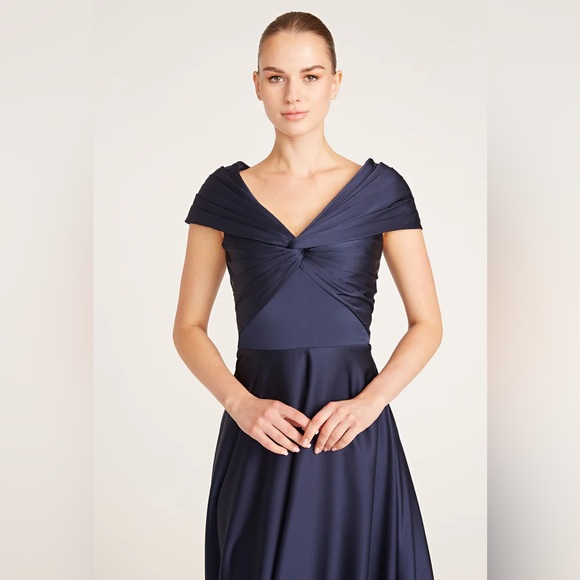 NWT THEIA Women's Francesca Twist A Line Gown MOB MOG Navy 8 - Picture 4 of 9